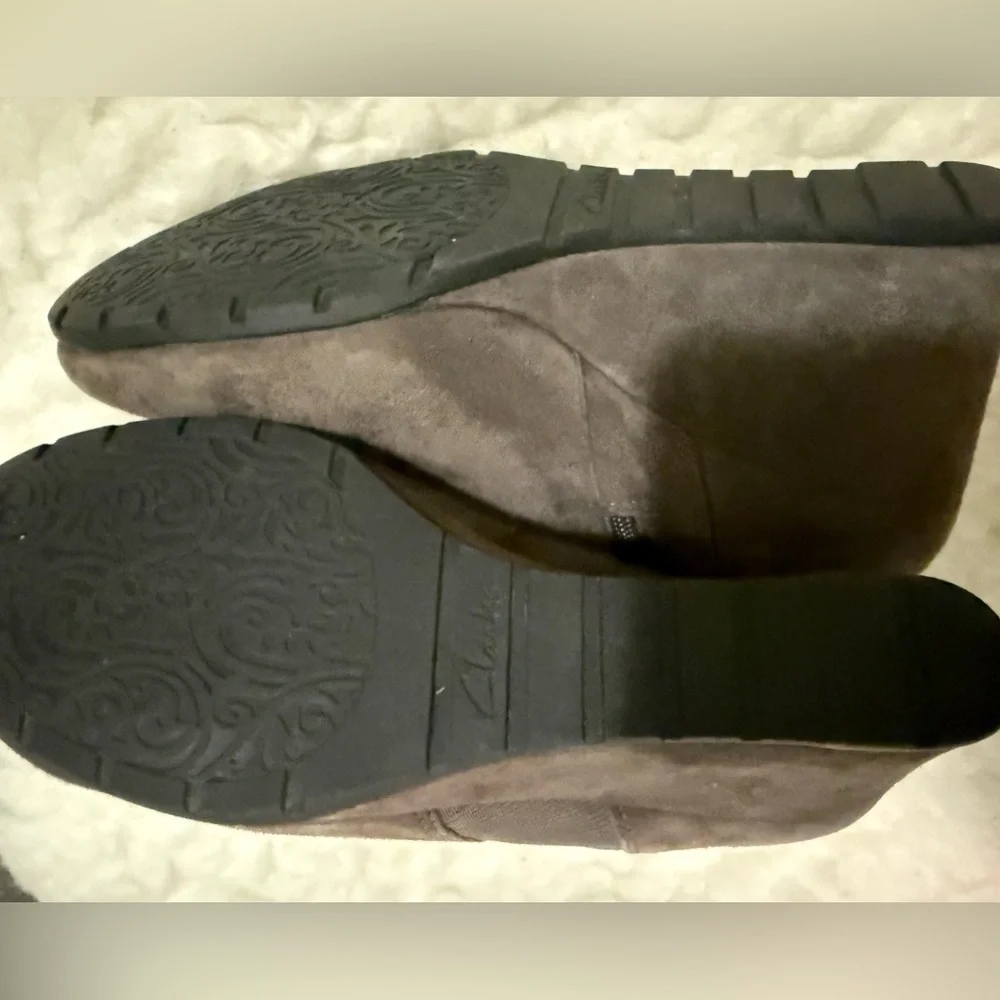Clarks Rosepoint Bell Side Zip Wedge Ankle Bootie Brown Suede